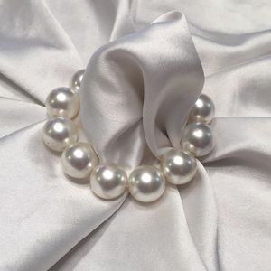 Large Pearl Bracelet